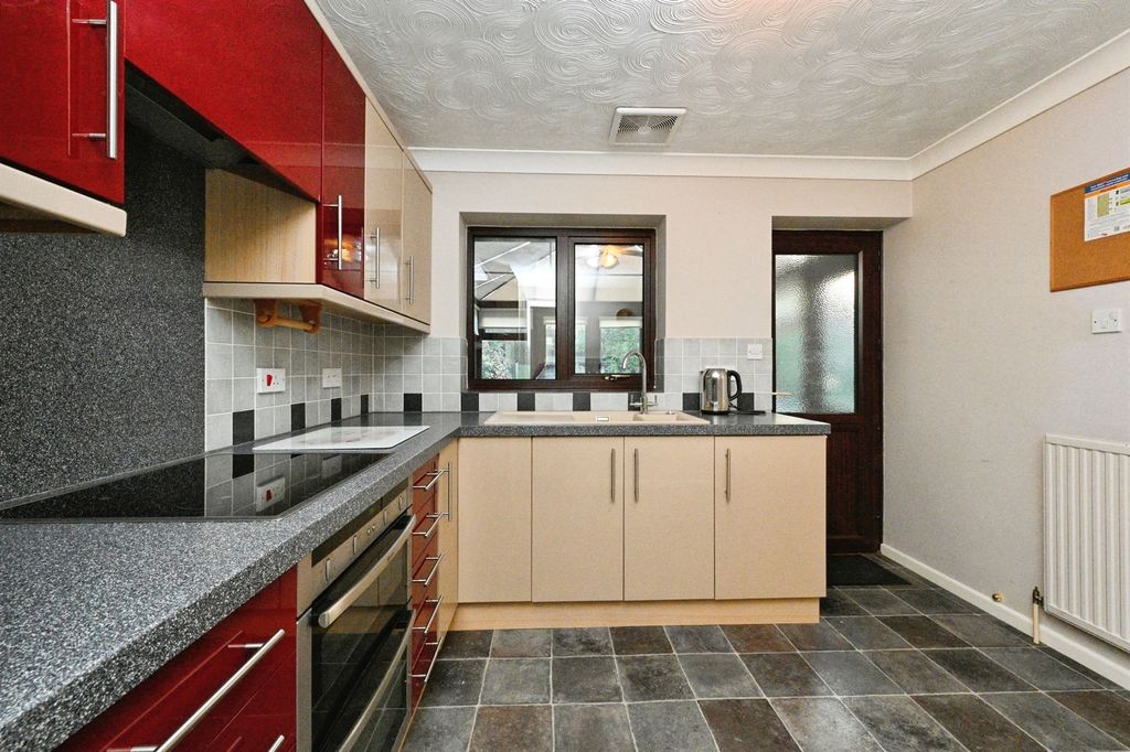 Property photo 3 of 16