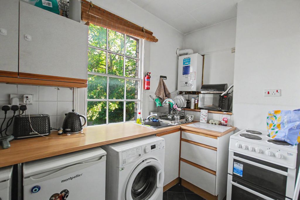 Property photo 3 of 6 Kitchen