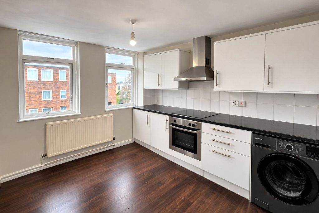 Property photo 3 of 8 Kitchen Diner