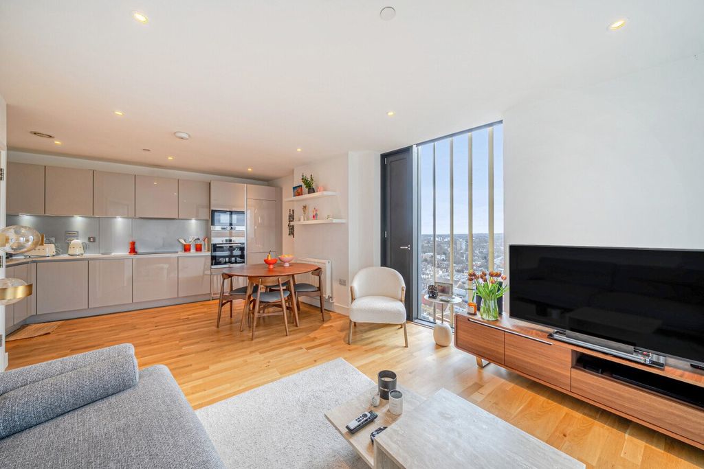 Property photo 1 of 19 Picture No. 18