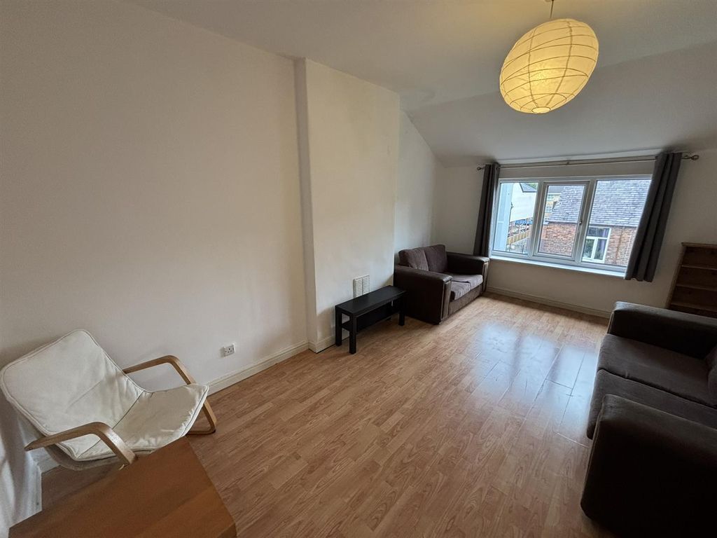 Property photo 3 of 12 Lounge