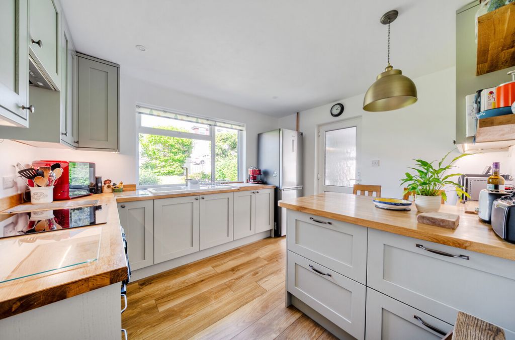 Property photo 3 of 14 1454171-14-69F37A...