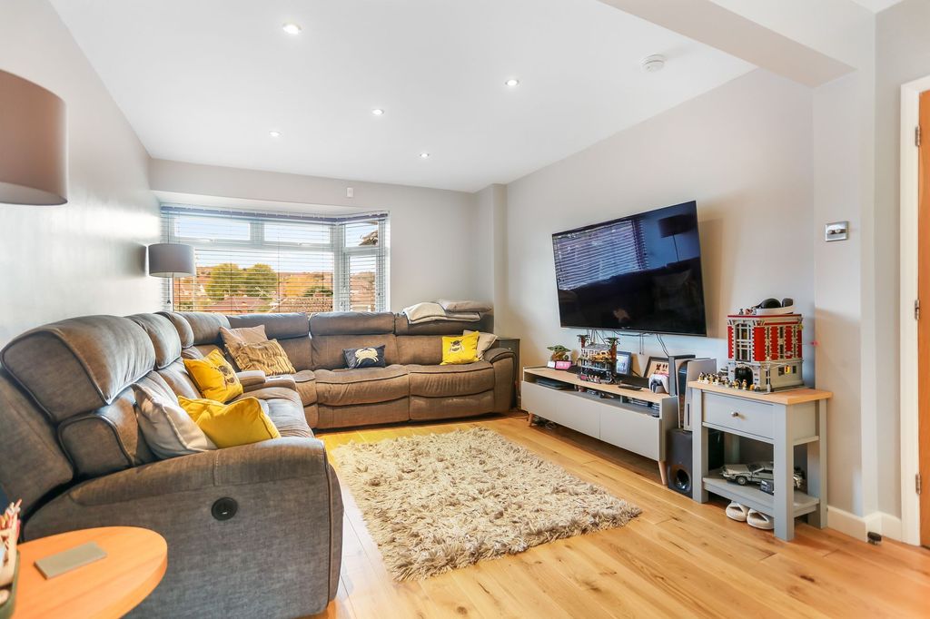 Property photo 2 of 26