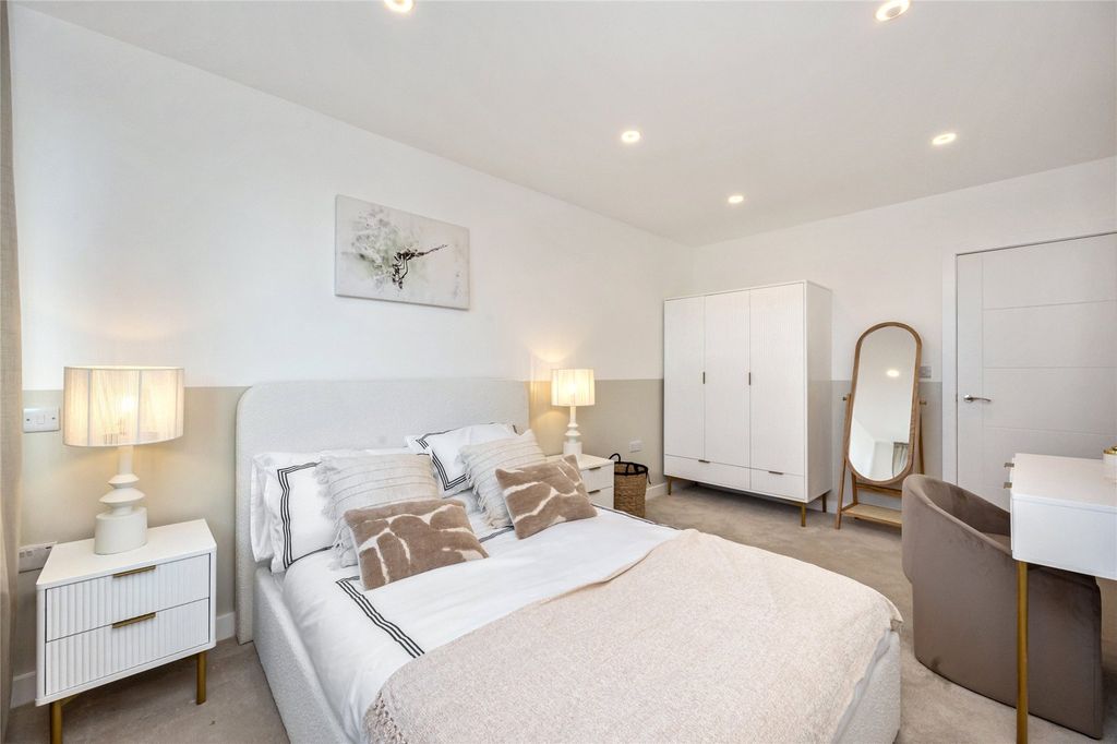 Property photo 3 of 19 Picture 4