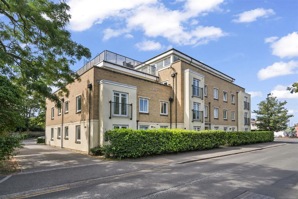 Property photo 1 of 33 19 Hippisley Court Worton Rd, Isleworth Tw7 6Ds-4.