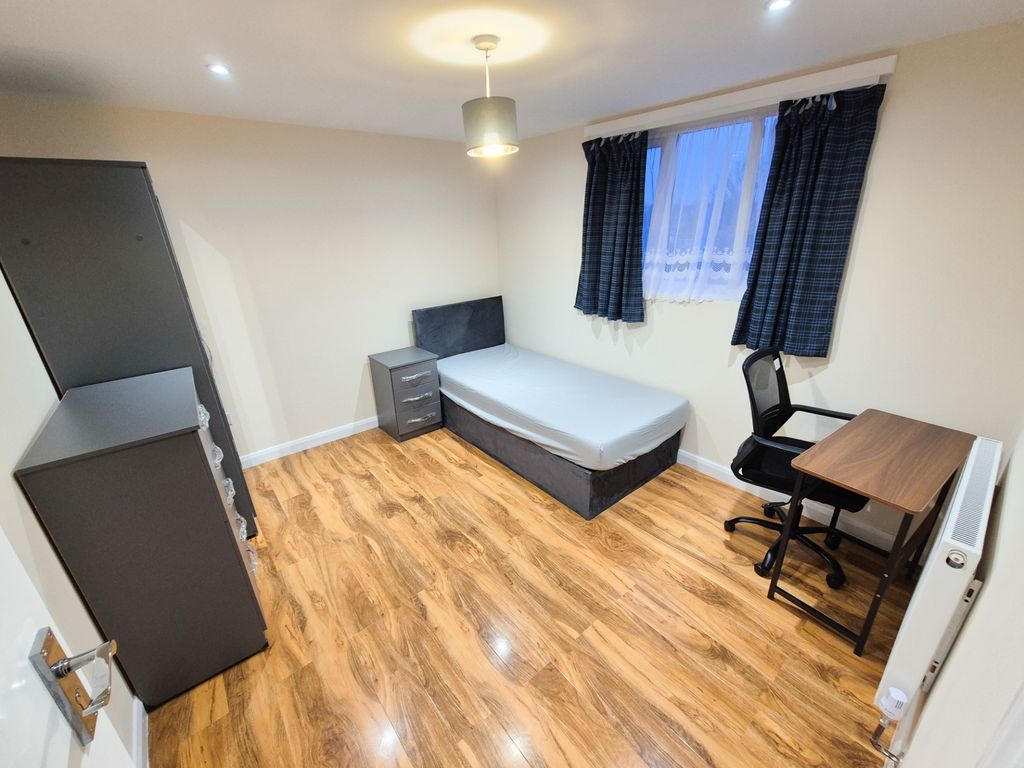 Property photo 1 of 7 Photo 2