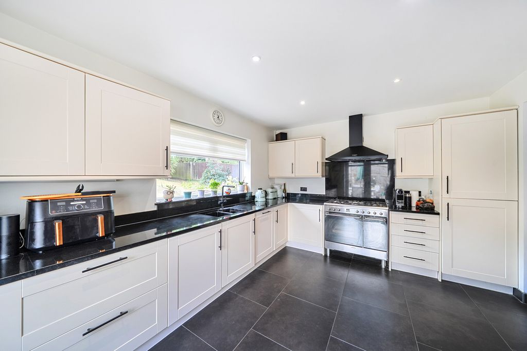 Property photo 2 of 21 1492739-12-6A58F6...