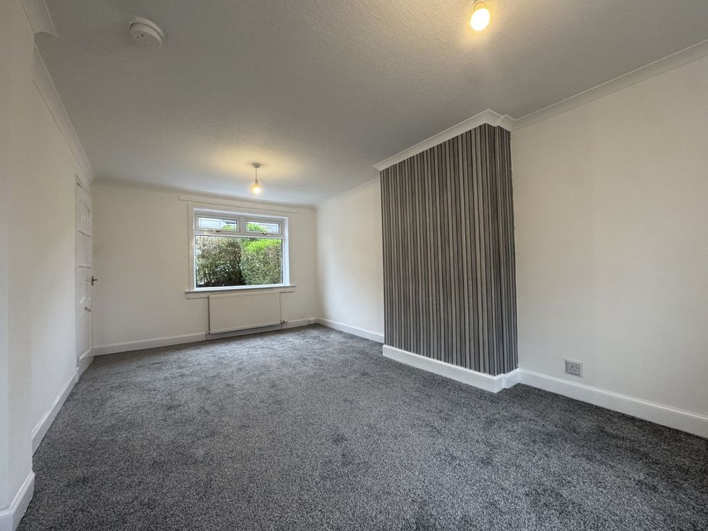 Property photo 3 of 15 Lounge
