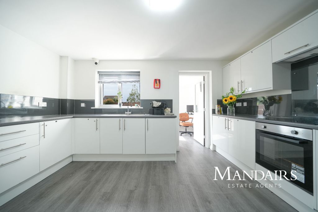 Property photo 1 of 39