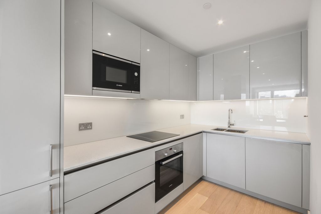 Property photo 3 of 9 Kitchen