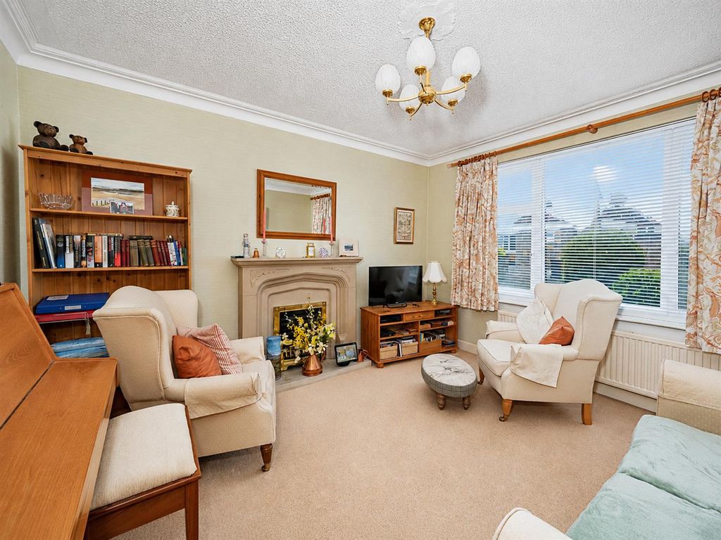 Property photo 3 of 16 12 Tircarra Gardens Bf-5.Jpg