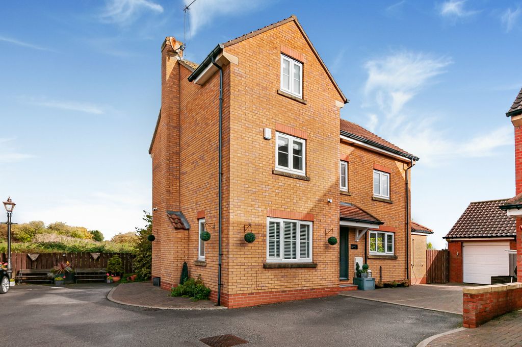 Property photo 1 of 32