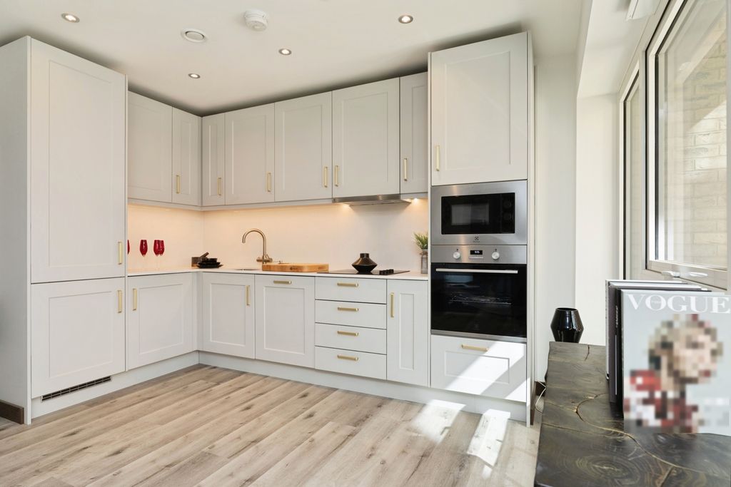 Property photo 3 of 16 Pbox-Img.Jpg