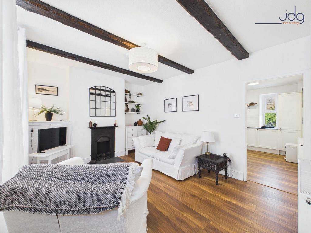 Property photo 2 of 11 Lounge