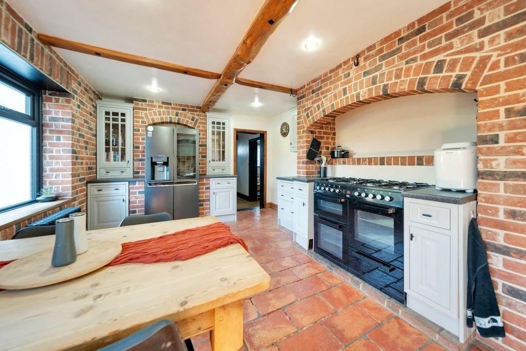 Property photo 2 of 39