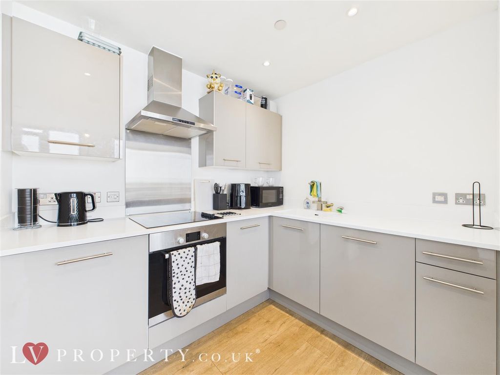 Property photo 3 of 10 Cam05016G0-Pr0105-Still006.Jpg