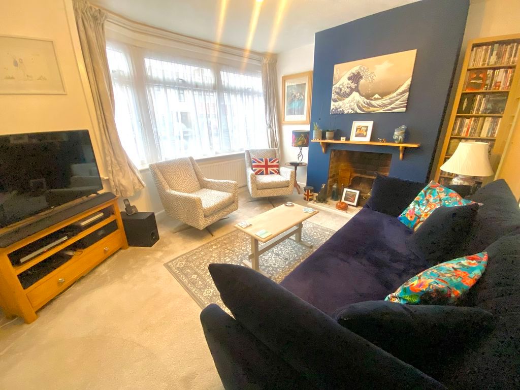 Property photo 3 of 25 Lounge