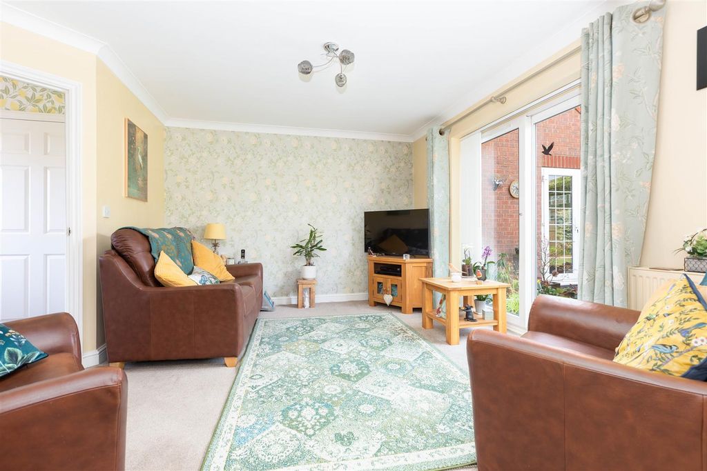 Property photo 2 of 23 Lounge