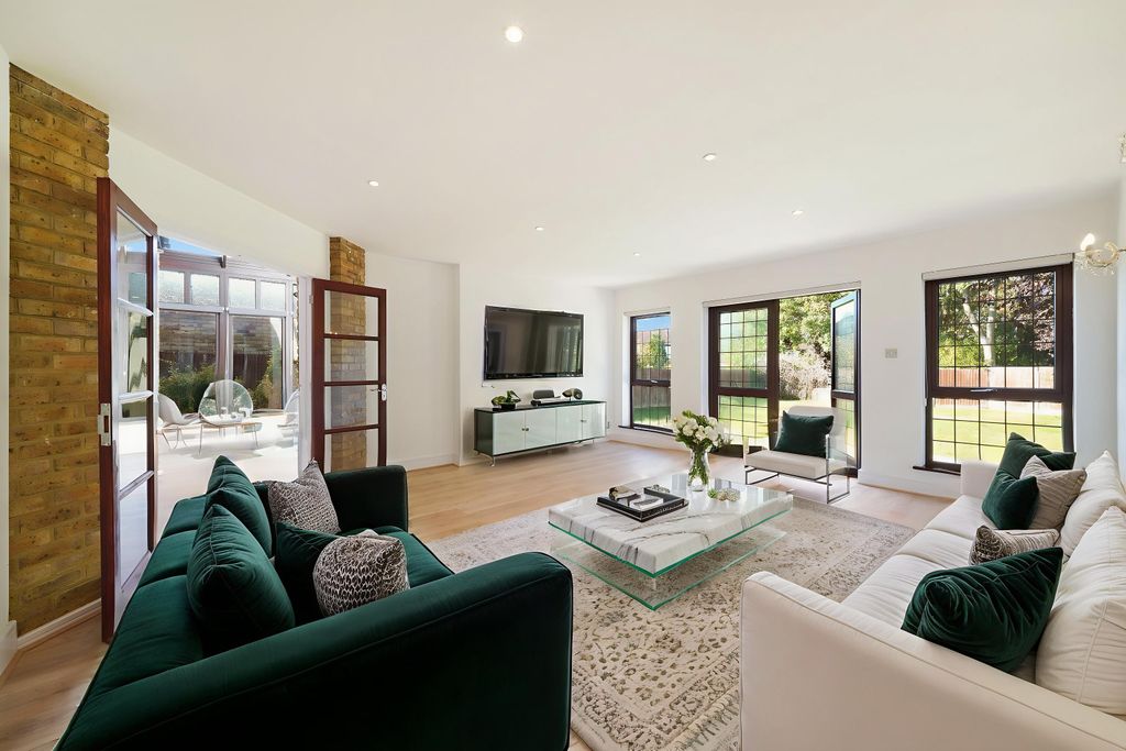 Property photo 2 of 30