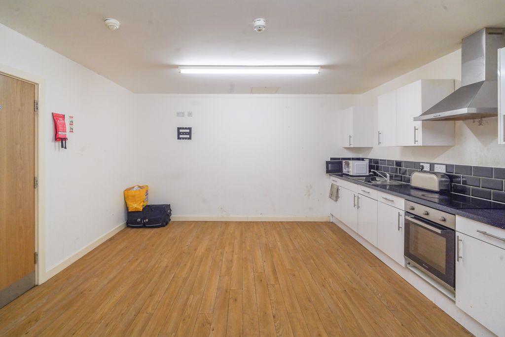 Property photo 2 of 10 Communal Kitchen