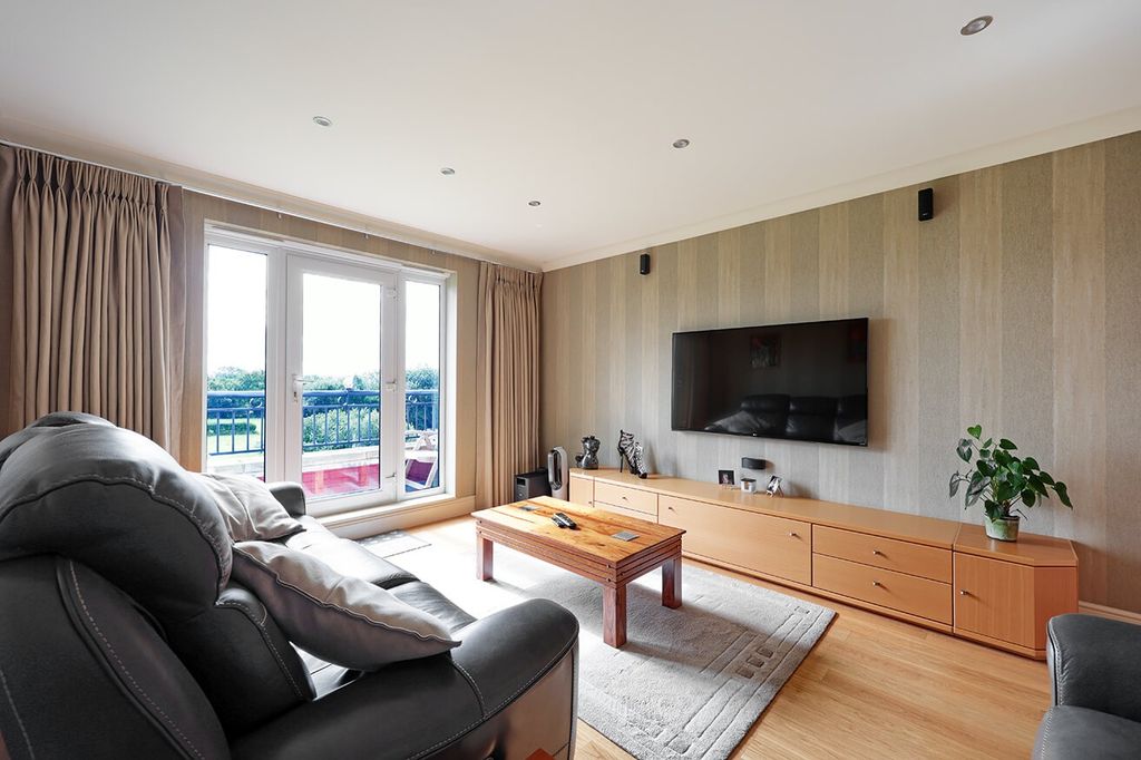 Property photo 2 of 20 4397994