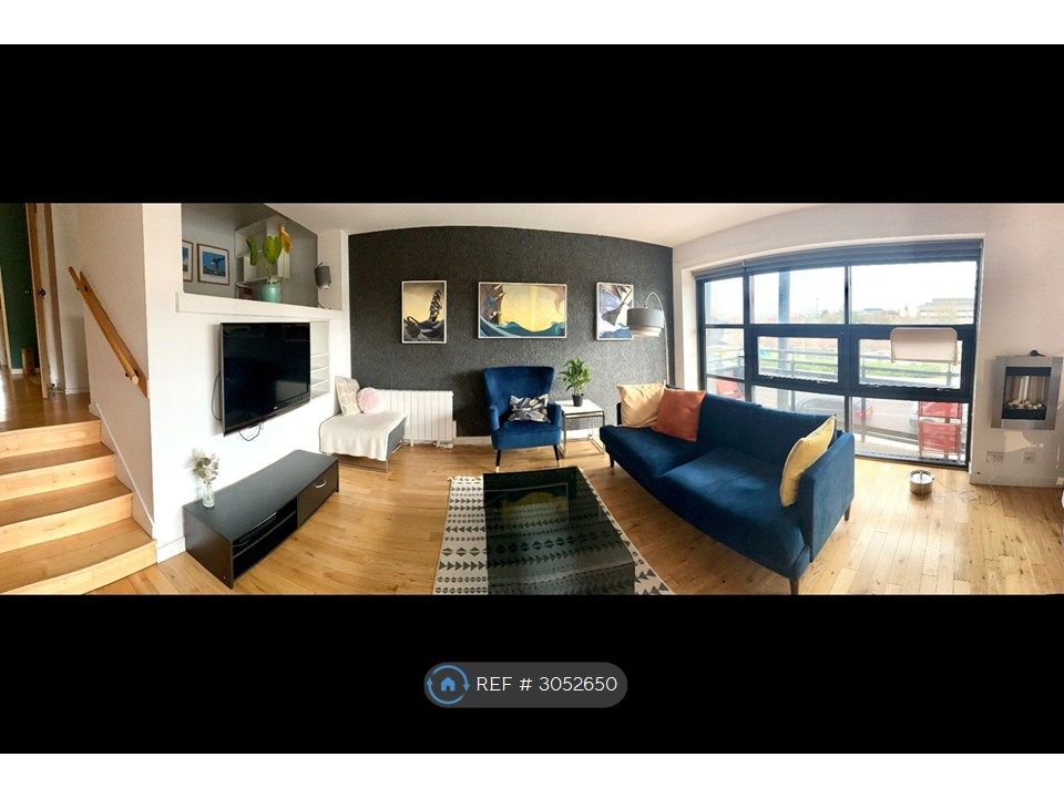 Property photo 2 of 11 Living Room