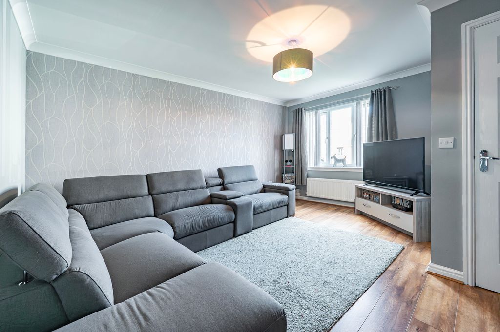 Property photo 3 of 37