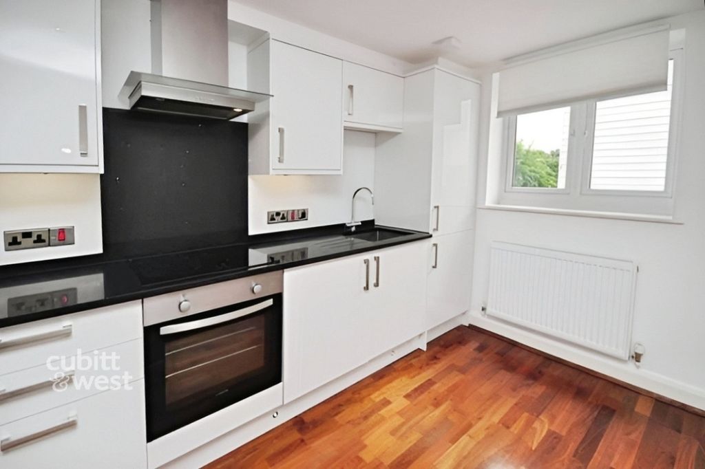Property photo 1 of 8 29548d0E-85054_P5...