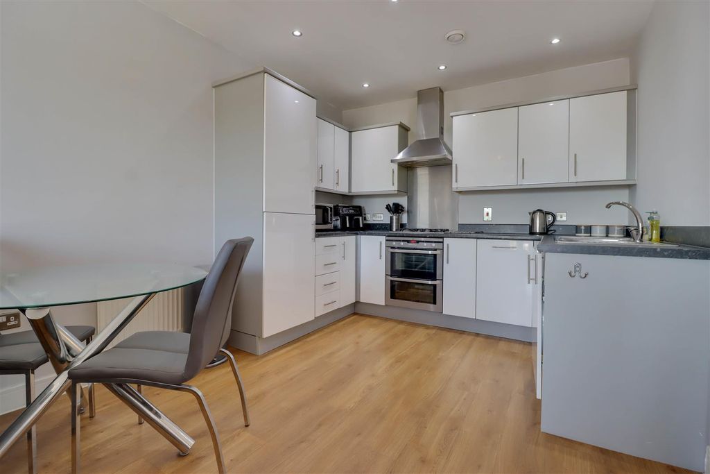 Property photo 3 of 9 Flat 28 Riverview-7.Jpg