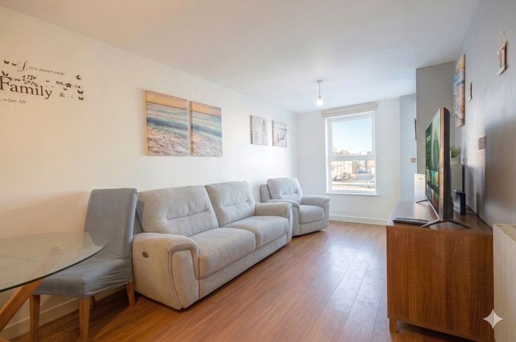 Property photo 2 of 9 Picture No. 14