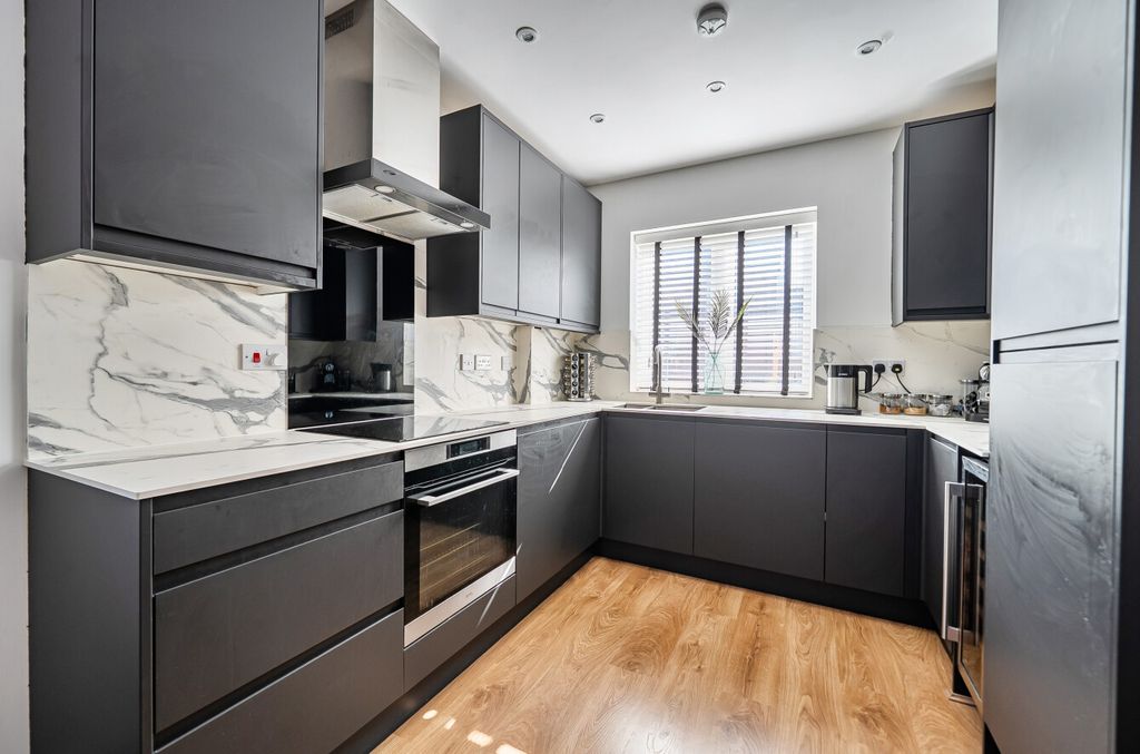 Property photo 3 of 13 1432109-24-69Bc39...