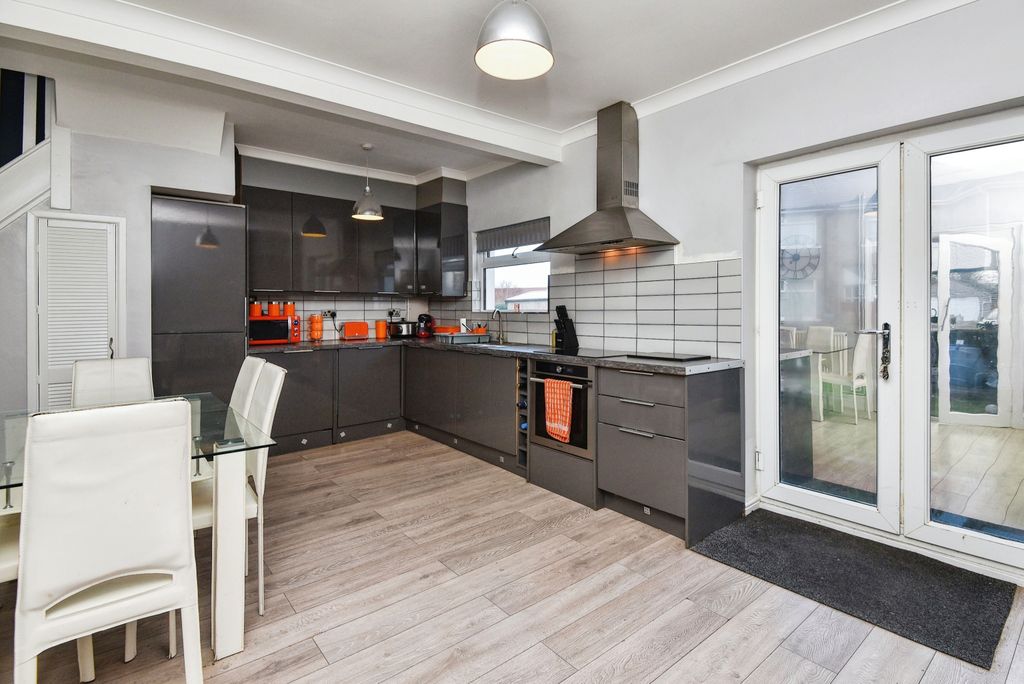 Property photo 2 of 15 Kitchen/Diner