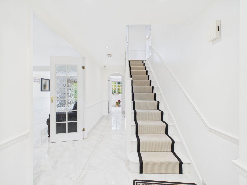 Property photo 2 of 32