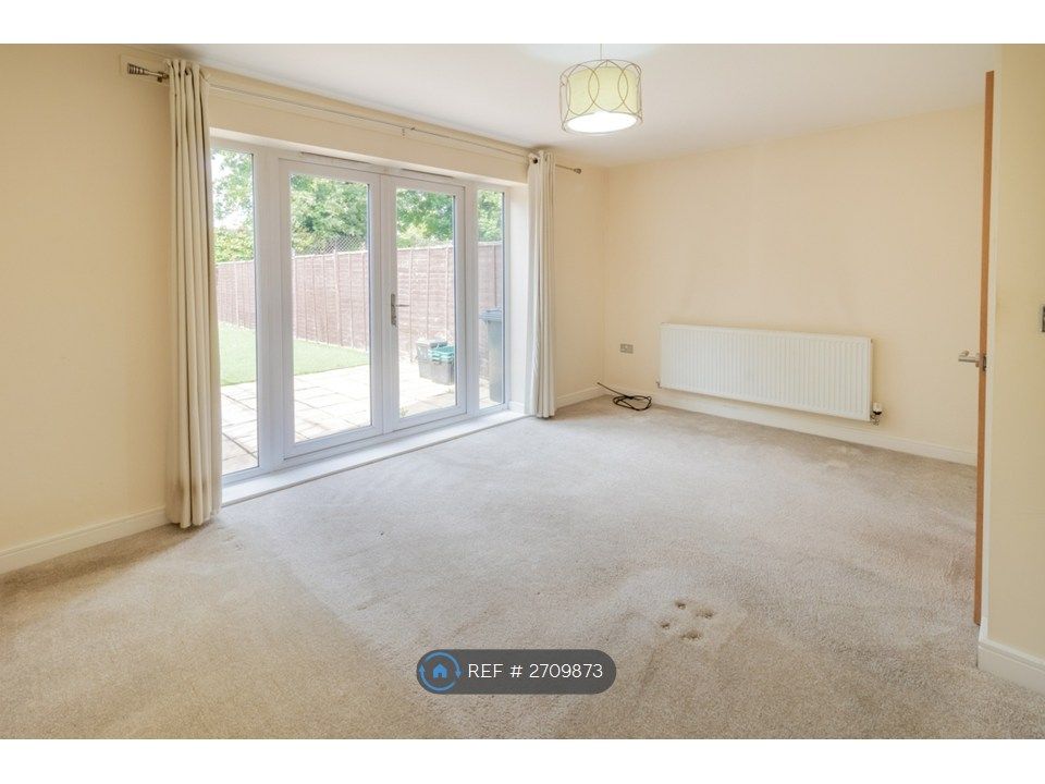 Property photo 3 of 6 Lounge