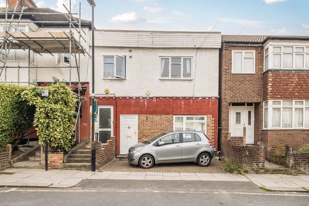 Property photo 2 of 11