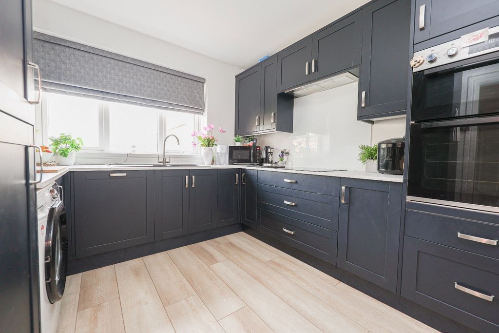 Property photo 3 of 13 5085644
