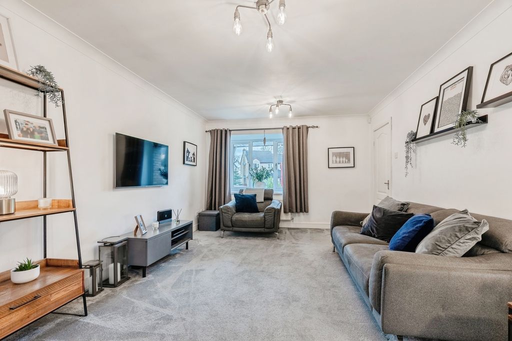 Property photo 2 of 30 Lounge