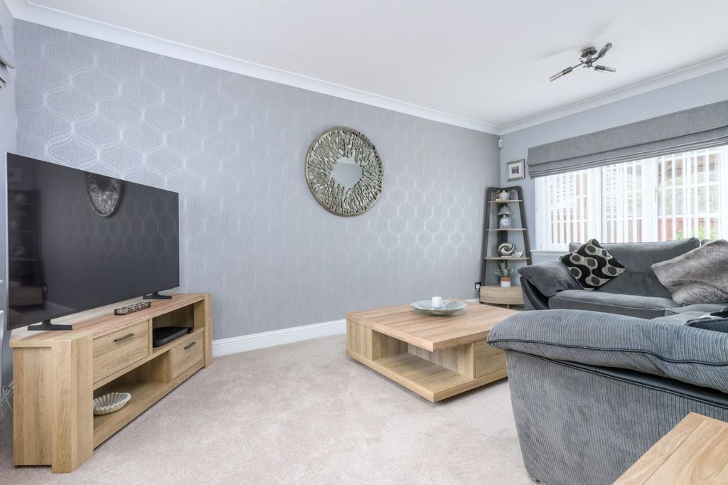 Property photo 3 of 33