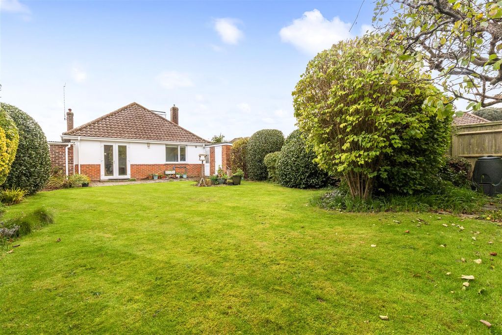 Property photo 1 of 22 1 Midhurst Close-019.Jpg