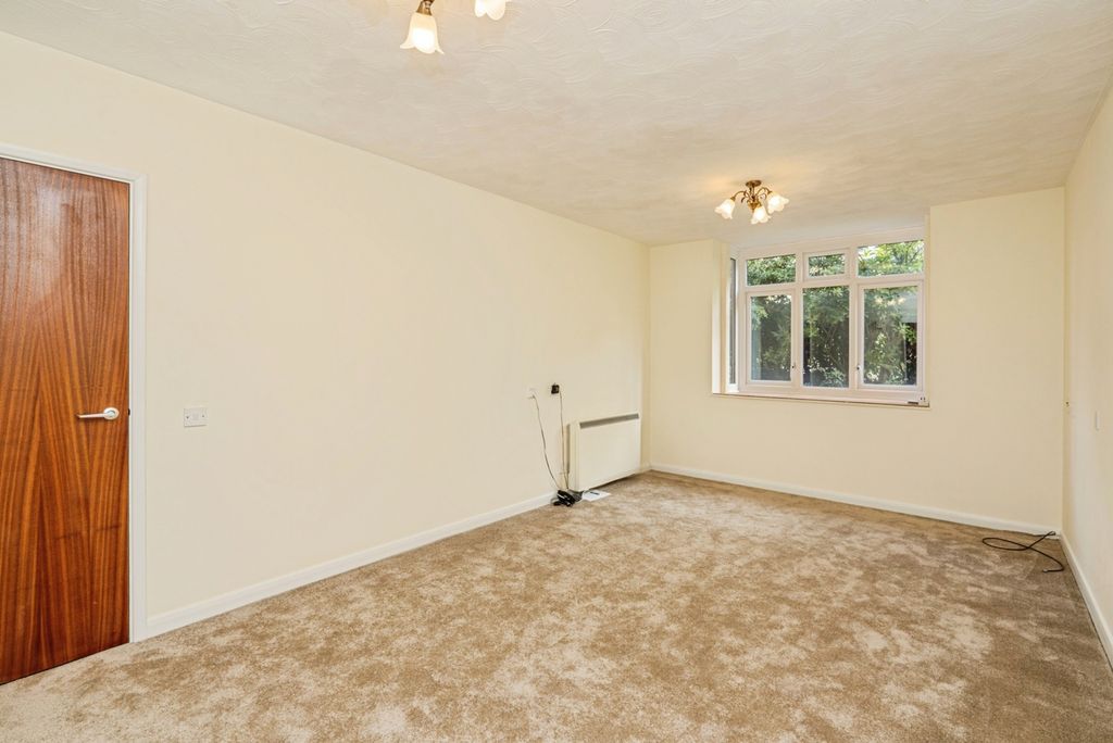 Property photo 2 of 17 Photo