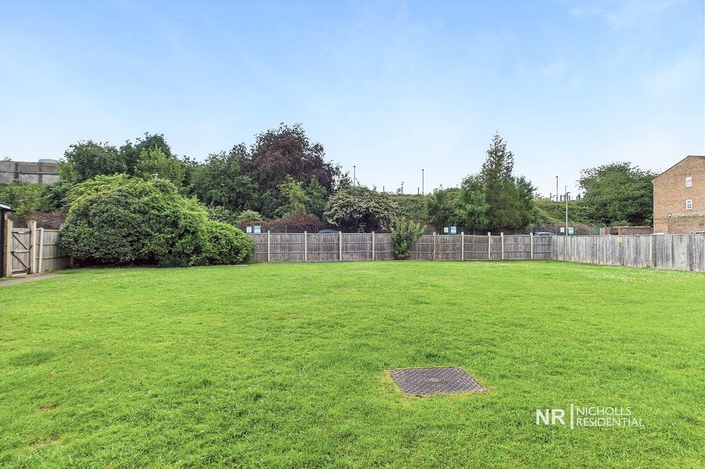Property photo 2 of 12 Communal Garden