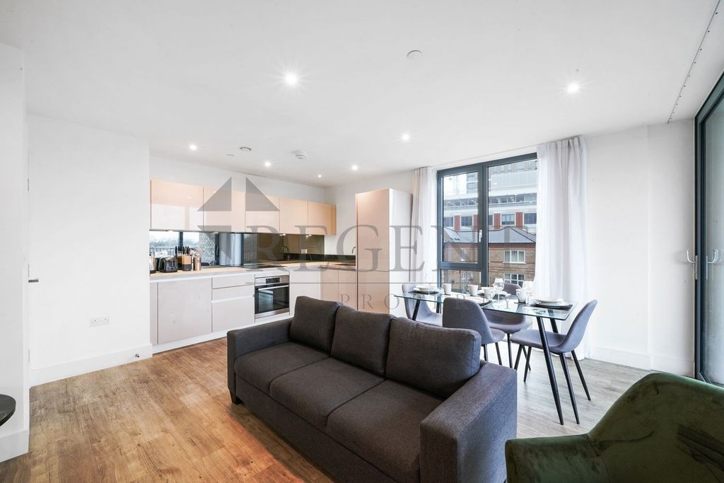 Property photo 3 of 17 Open Plan