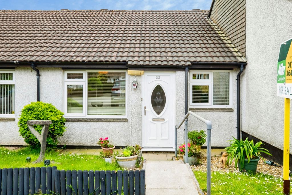Property photo 1 of 20 23 Tremaine Close