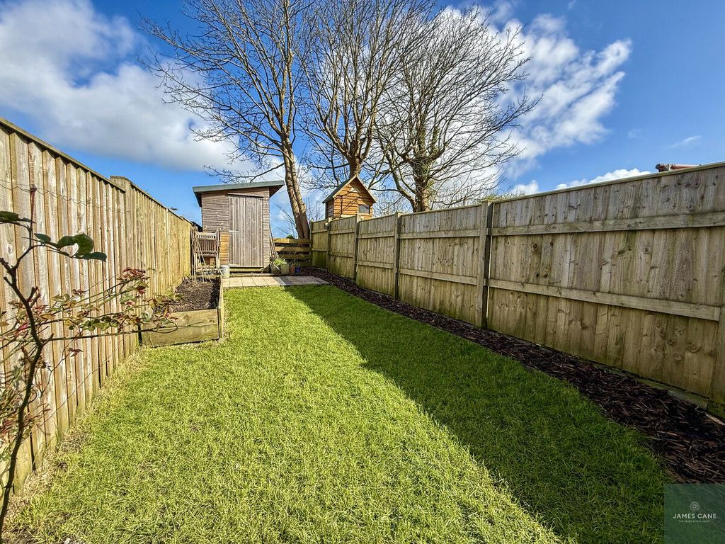 Property photo 2 of 20