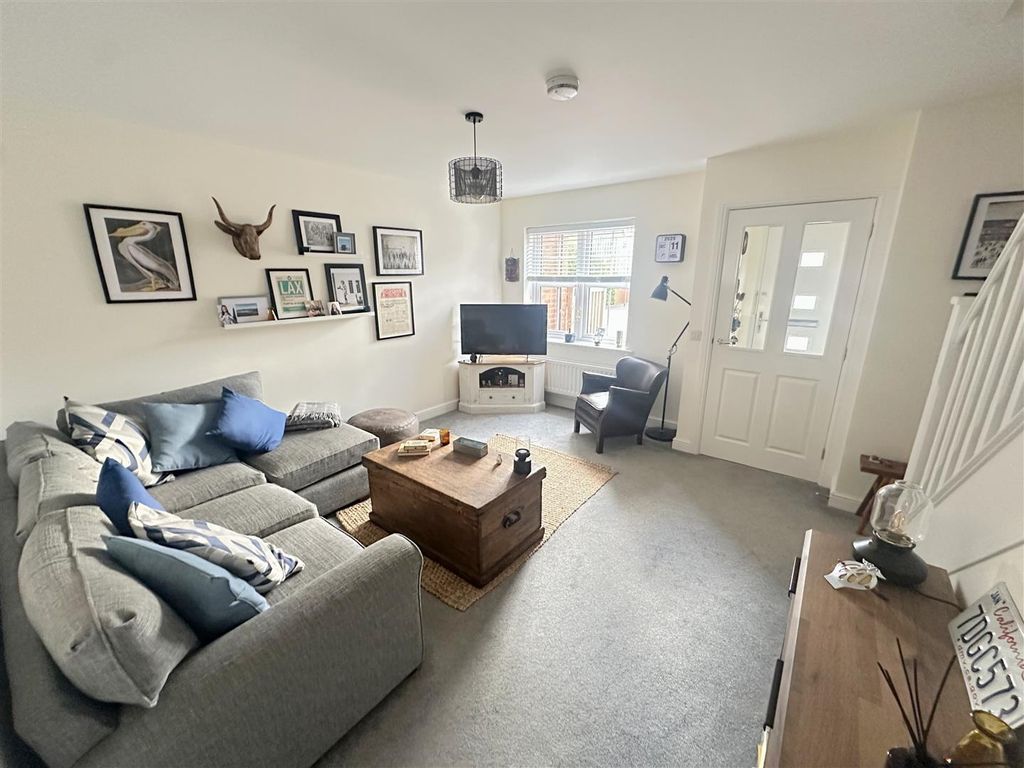 Property photo 3 of 25 Lounge