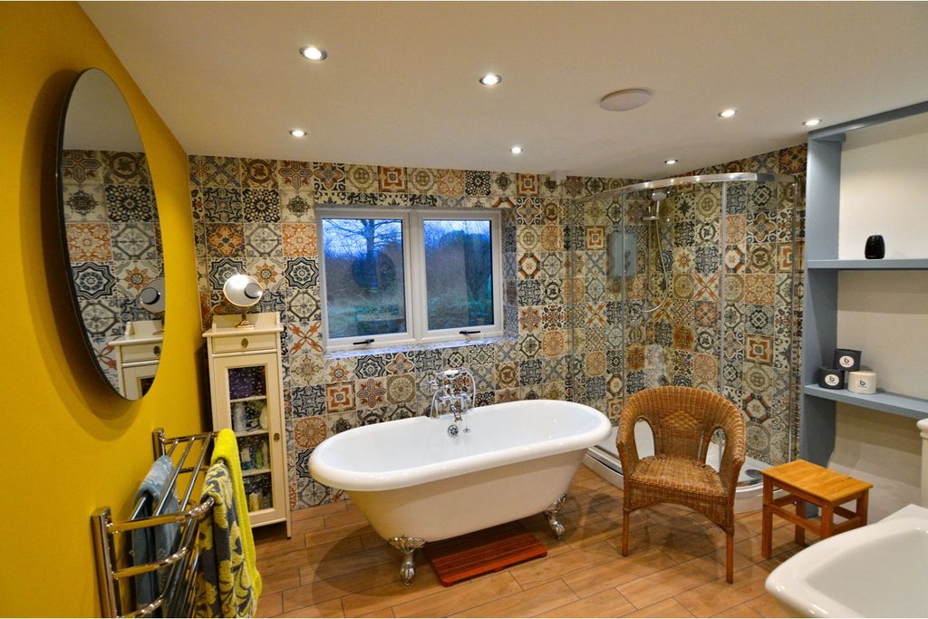 Property photo 3 of 40 Cottage Bathroom