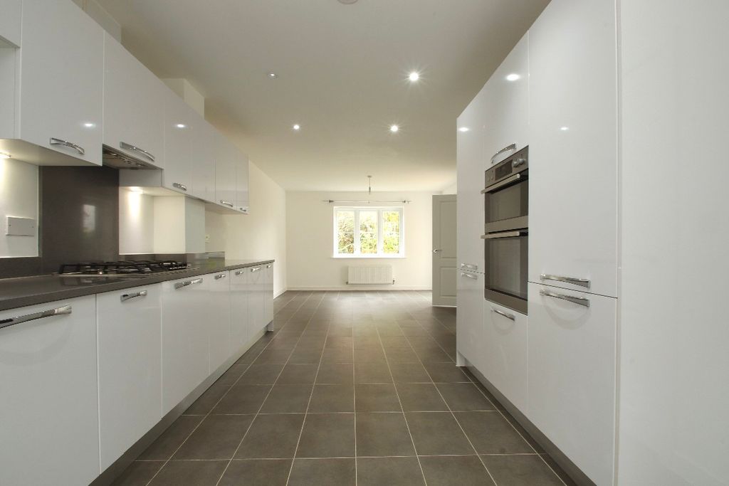 Property photo 3 of 31