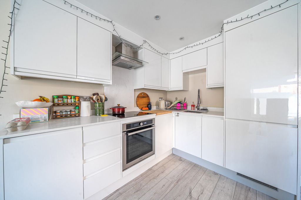 Property photo 3 of 11 1-6A7F2Cfb19A89-1...