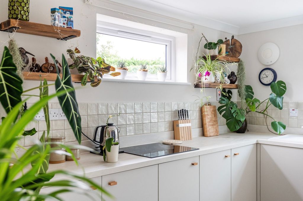 Property photo 2 of 25