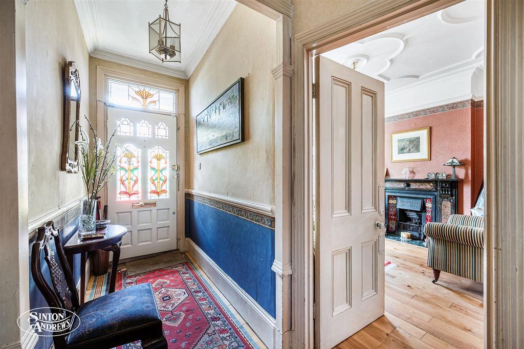 Property photo 3 of 16 91 Coldershaw Road, W13 9Du-19.Jpg